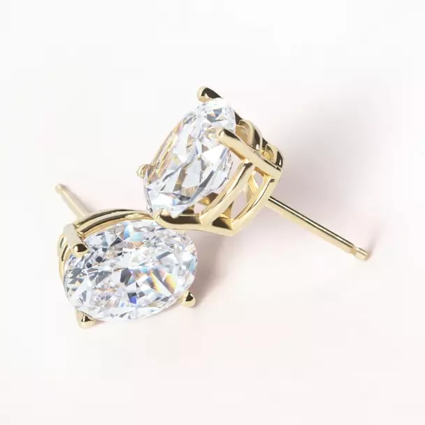 /storage/uploads/2023/10/26/How_to_Tell_If_Diamond_Earrings_Are_Real.webp